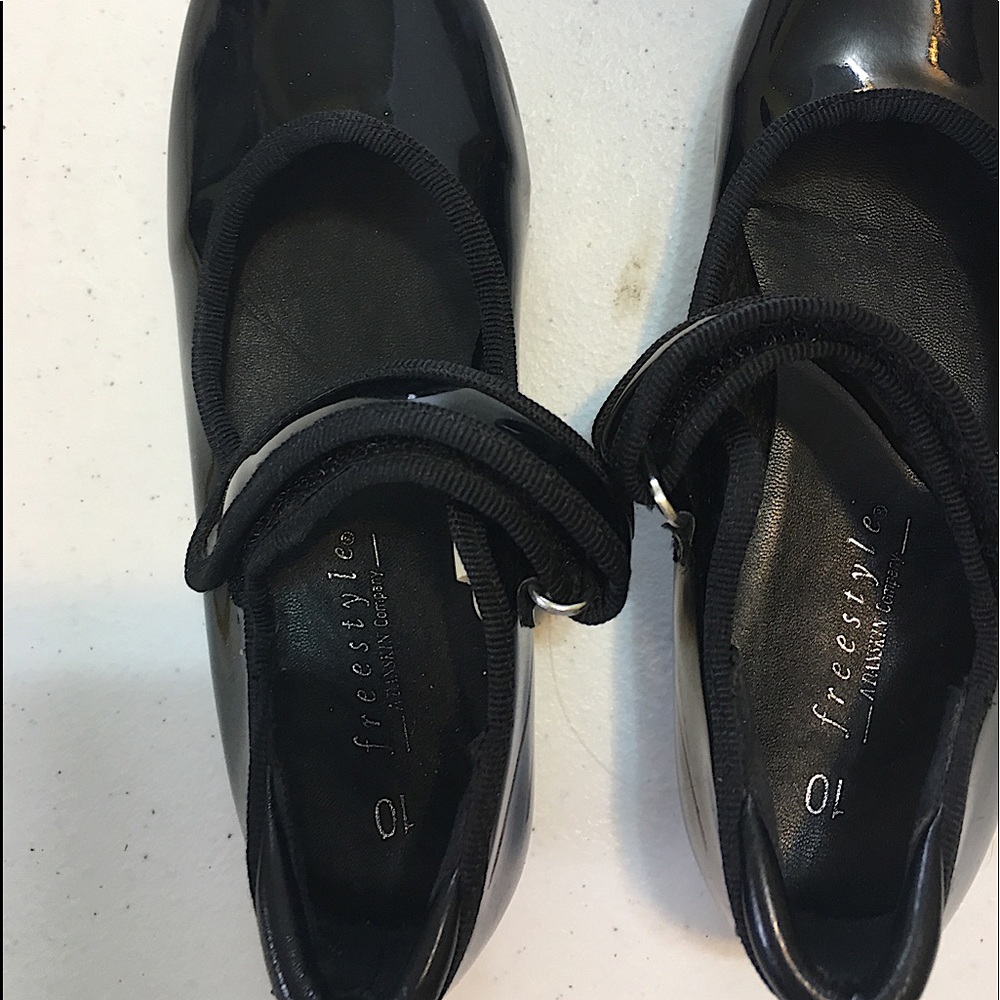 2/$12 Danskin Freestyle girls BLK tap shoes SZ 10